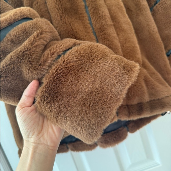 ALO Yoga Knockout Faux Fur Hooded Oversized Coat Jacket Chocolate Brown - Picture 4 of 15